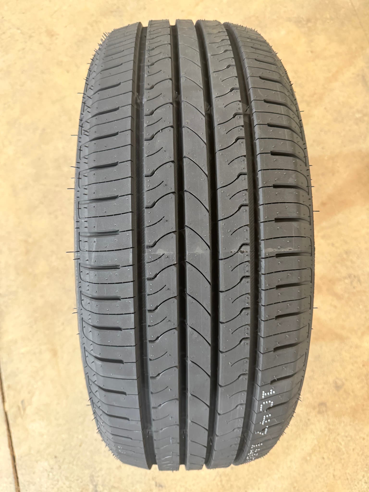 How Tire Tread Design Affects Performance and Safety